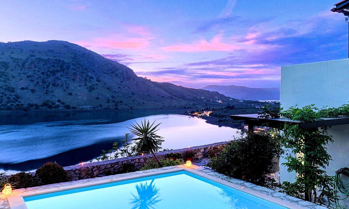 Kavallos House | Du Lac Omega Villa Privater Pool by Interhome