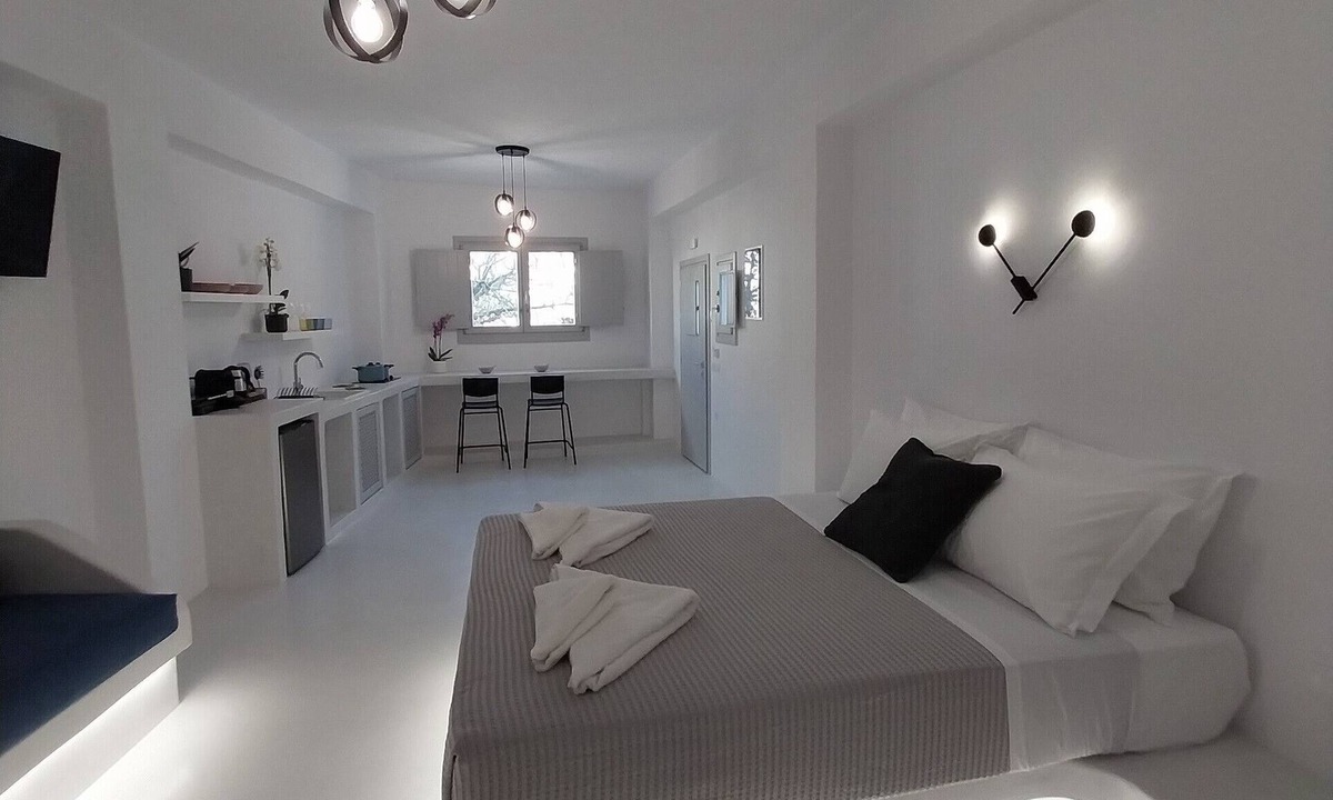 Perissa Hotel | East Wind Perissa