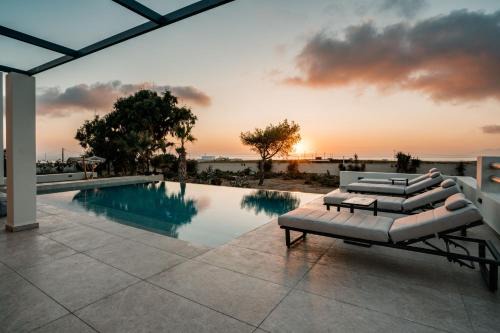 Kamari Villa | Echo Villa