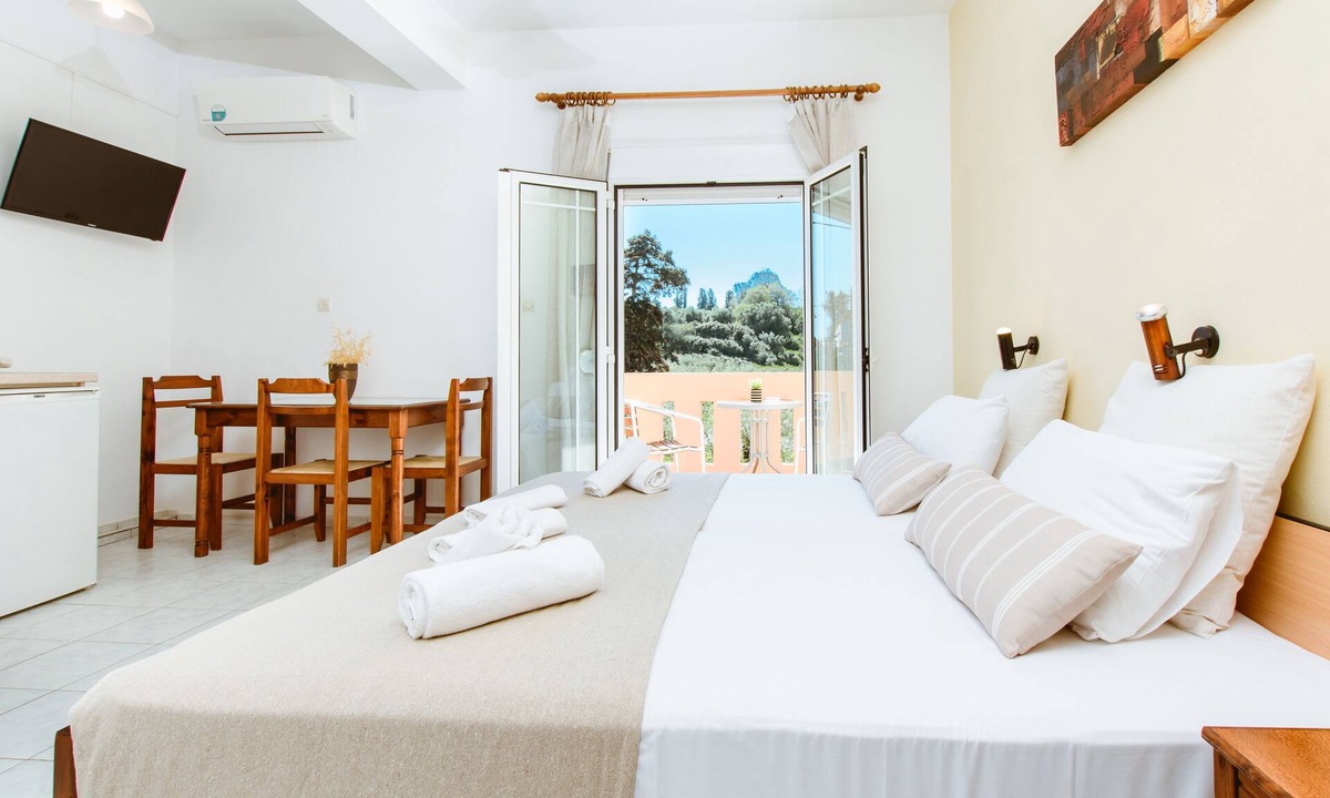 Kalyves Apartment | Economy apartment with swimming pool