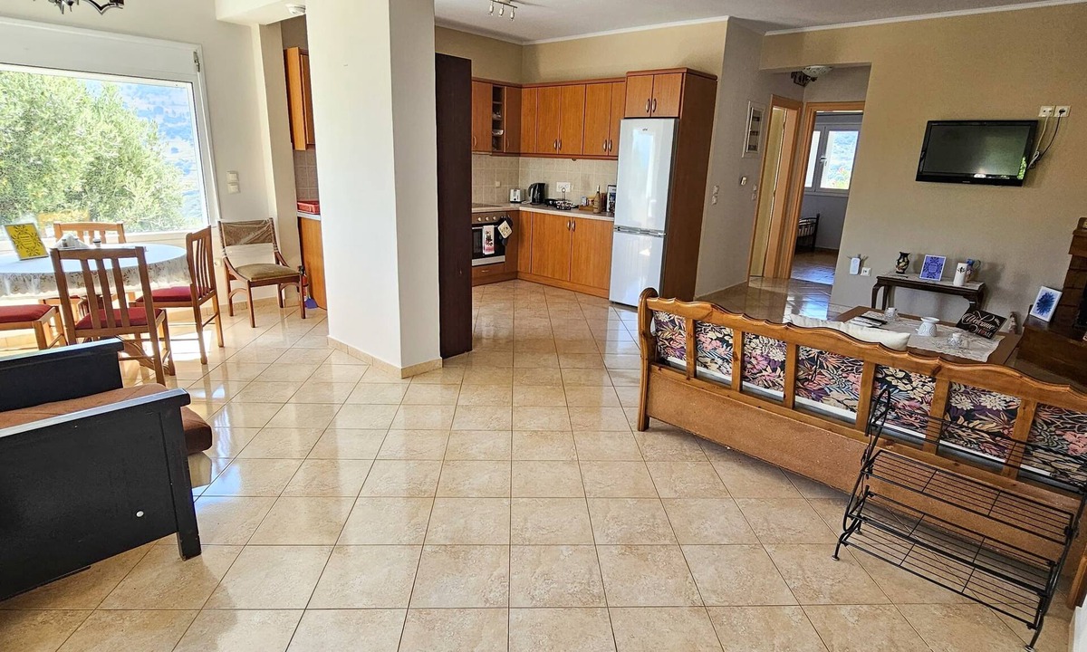Zola Apartment | Effie's Escape Spacious House in Zola