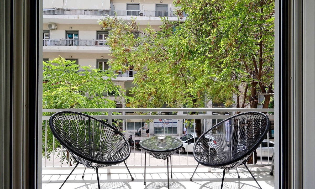 Pangrati Apartment | Elegant Big Apartment in Athens With Balcony