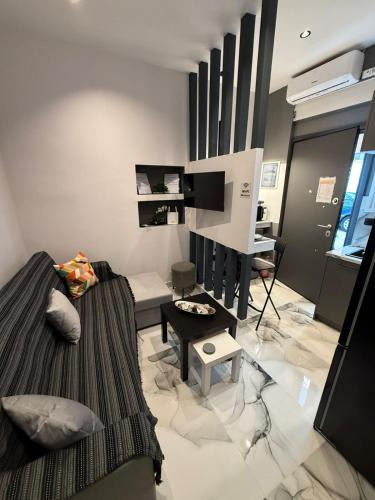 Agios Dimitrios Apartment | Elegant Escapes 6