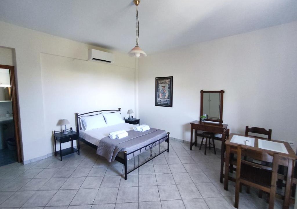 Monemvasia Apartment | Eleni's quiet double room with balcony