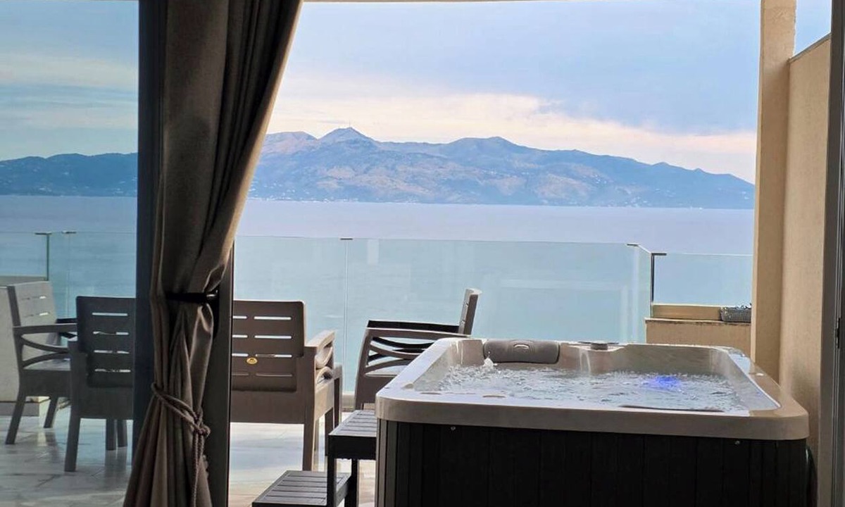 Kodrra Hotel | Elite Sea View Jacuzzi Penthouses