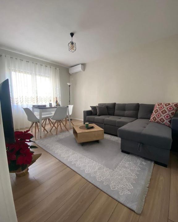 Elbasan Apartment | Emmas Place- Apartamenti modern por miqesor ne qender te Elbasanit