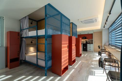 Vardaris Hostel | Empyrean Luxury Dorms