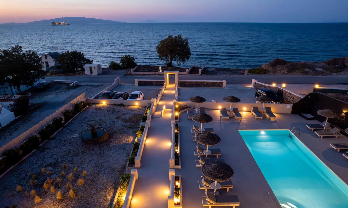 Kamari Hotel | En Plo Boutique Suites