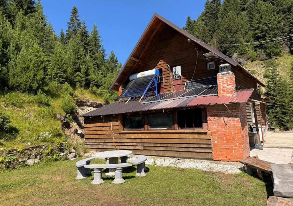 Donji Crnobreg Villa | Ereniku Alpine Cabin-Riverfront Escape