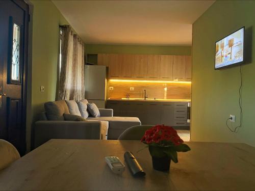 Otllak Cabin | EverGreen Escape in Berat