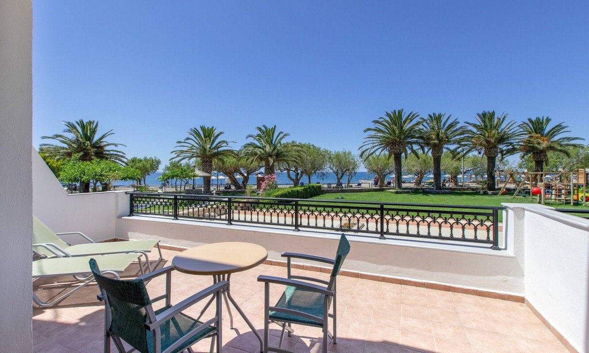 Agia Galini Apartment | Family Beachfront Apartment with Sea View in Agia Galini, Crete