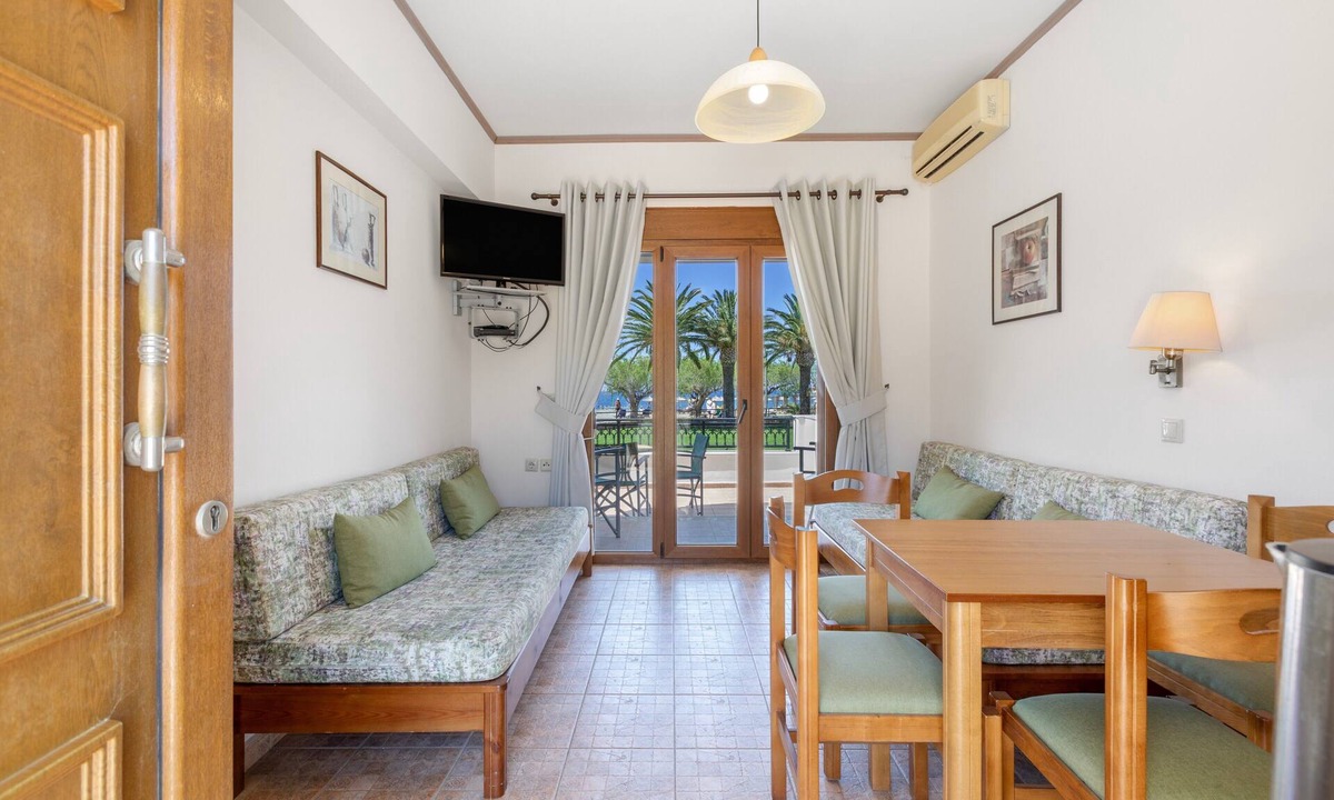 Agia Galini Apartment | Family Beachfront Apartment with Sea View in Agia Galini, Crete
