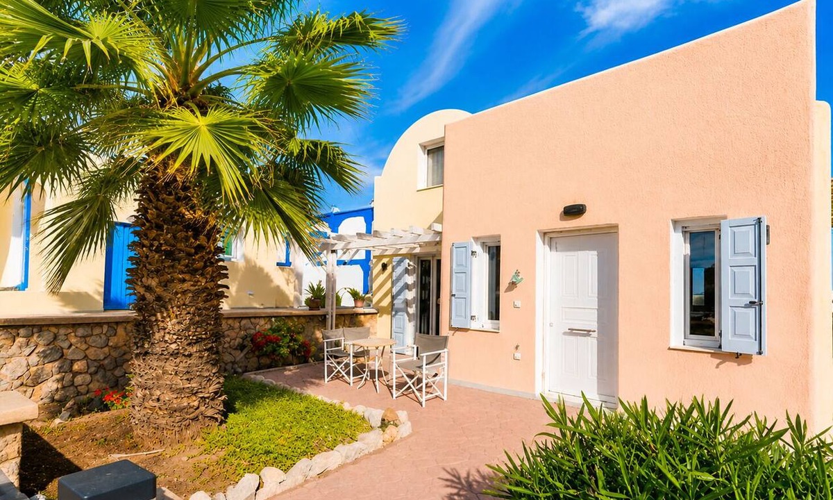 Monolithos House | Family friendly house with sea view in Santorini