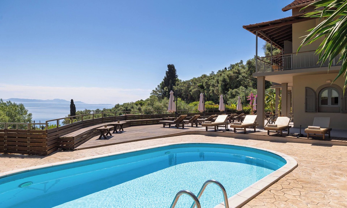 Dafnata Hotel | Family Room with Sea View & Communal Pool