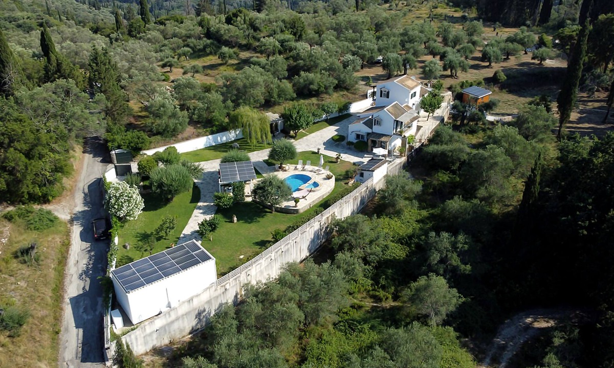Dafnata Villa | ● Family-sized Holiday Villa w/ Pool, BBQ●Total Privacy close to quaint Resort!