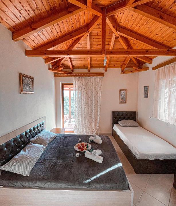 Qeparoi i Siperm Apartment | FarmHouse Qeparo