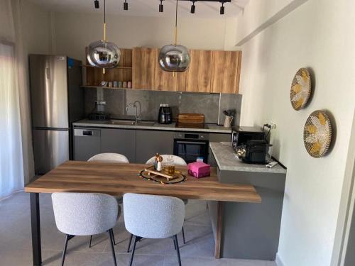 Stavros House | FILIRA Luxurious Apartment - by Ploumis
