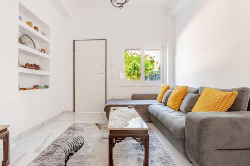Moschato-Tavros Apartment | Flat by Moschato