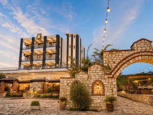 Mbrostar-Urë Hotel | Flogeri