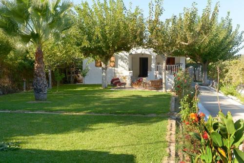 Schinias House | Flora's Garden House - close to Schinias beach