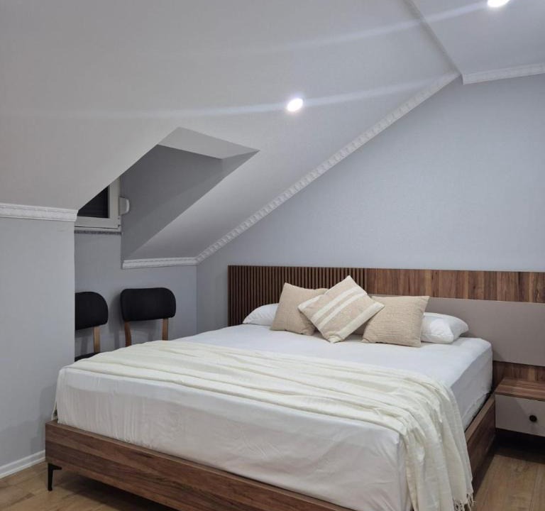Kamez Apartment | FloVa Apartment