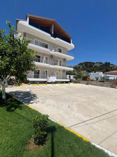 Himare Hotel | Foti Rooms