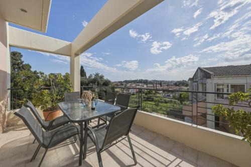 Alepou Apartment | Fox's Sunshine Apartment
