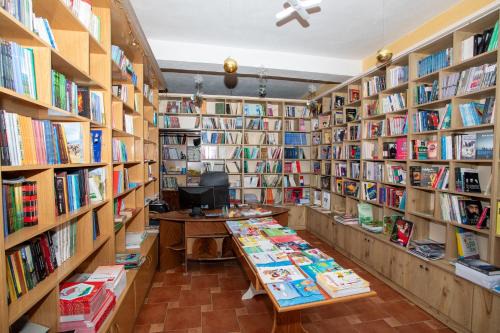 Peshkopi Apartment | Friends And Books- Miq dhe Libra