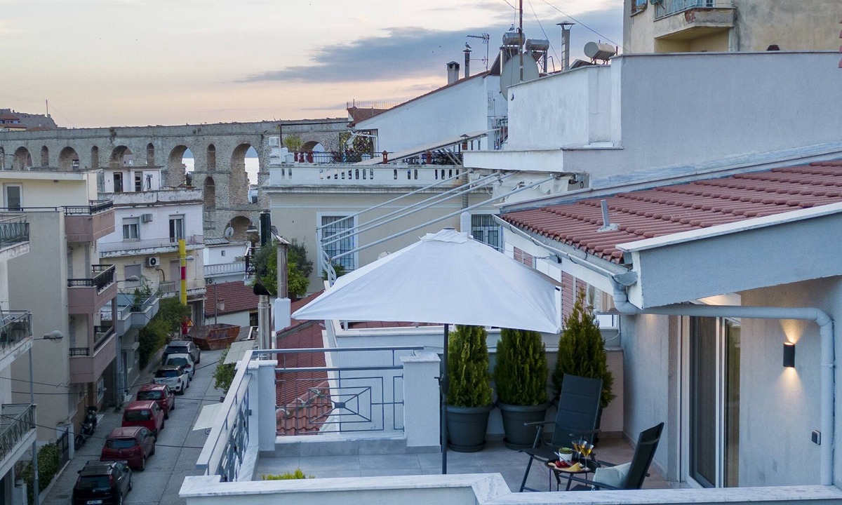 Kavala House | Ganzes Ferienhaus auf Drei Stockwerte in der Altstadt. Neubau mit Garage!