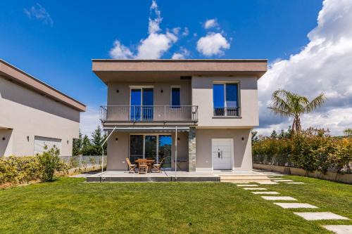 Ishem Villa | Garden Breeze Stay Villa 1 - Gala Residence by PikHost