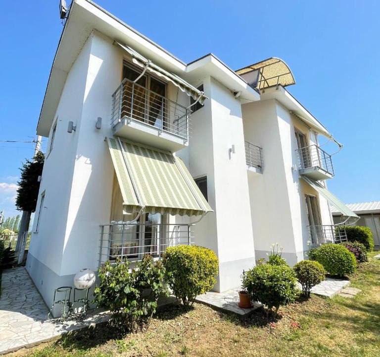 Sakës House | Garden Villa Sunny
