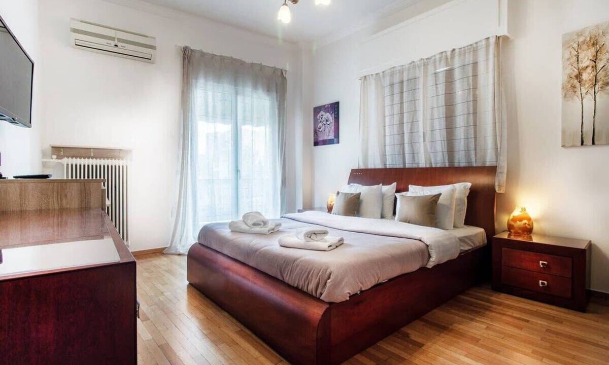 Athens City Centre Apartment | Gazi apartment with Acropolis views