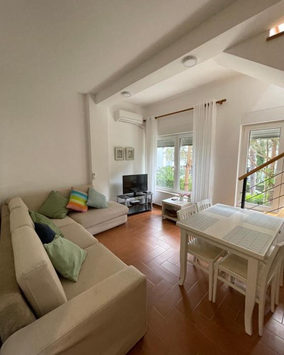 Ishem Apartment | Gjiri Lalzit Apartment