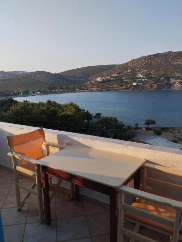 Kampos Apartment | Glaros Studios 2 -Agriolivadi Patmos