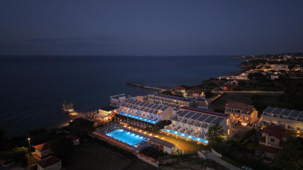 Drosia Hotel | Golden Coast Beachfront Resort