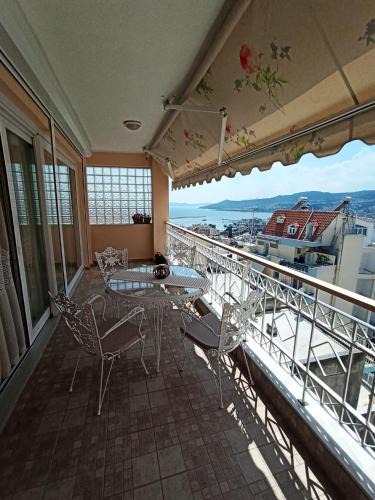 Kavala Apartment | Golden mirror in Kavala