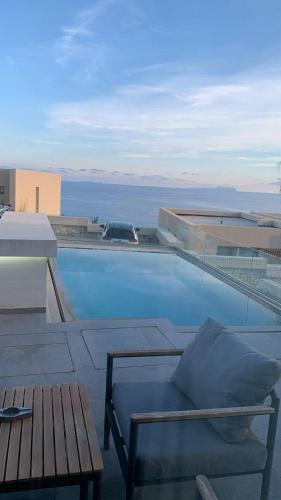 Jala House | Green Coast Apartment with Pool