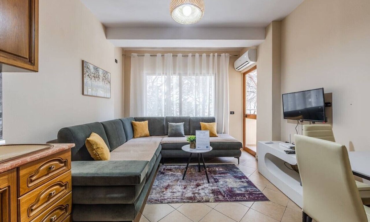Golem Apartment | Green Waves Retreat | 1BR Apartment by PikHost
