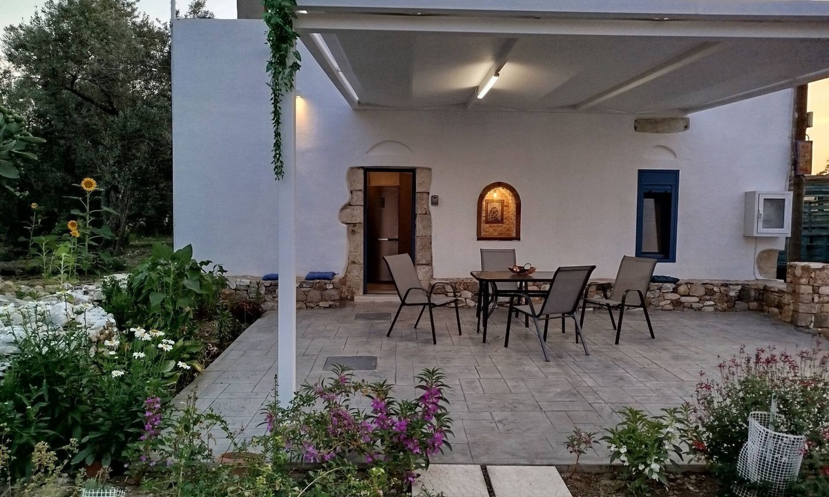 Lagoudi Zia House | "Großvaters Haus", ein 150 Jahre altes Steinhaus by Interhome