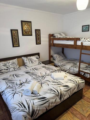 Corovode House | Guest House Ajasllari
