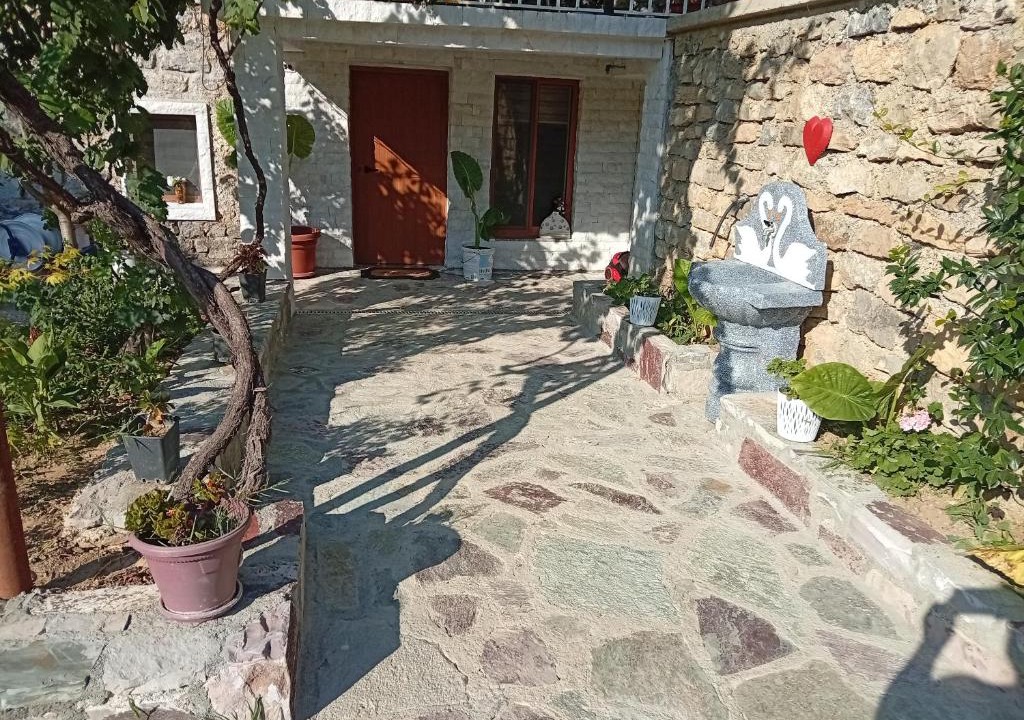 Koman House | Guest House Castle