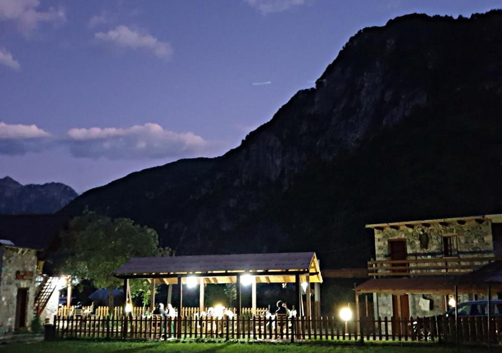 Theth House | Guest House Flodisa