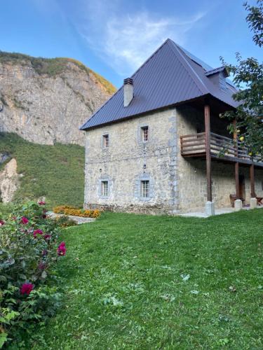Curraj I Eperm House | Guest House Prebibaj