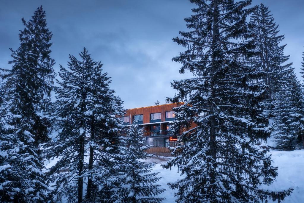 Pejë Hotel | Guri i Kuq Hotel & Vila