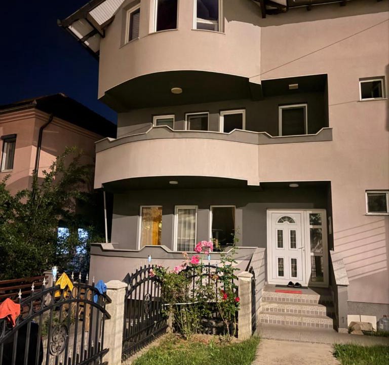 Çagllavicë House | Hampshire Villa Garden, Gym Near City Cent