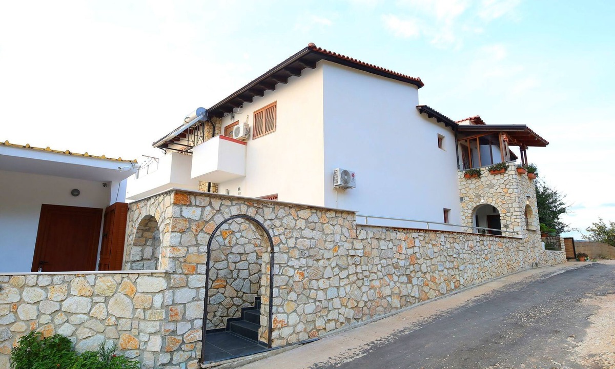 Vlore Apartment | Hill Suites