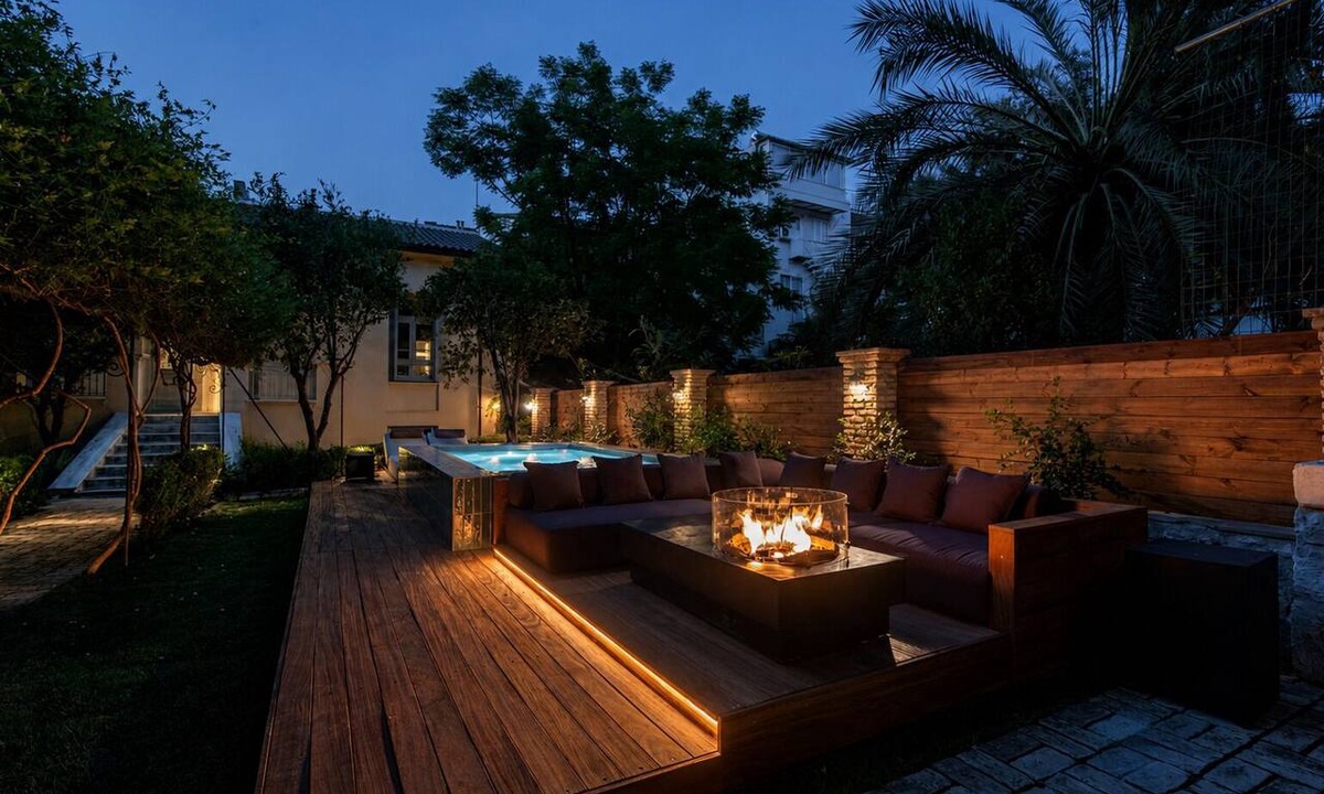 Thissio House | Historical Palace Overlooking Acropolis with Pool