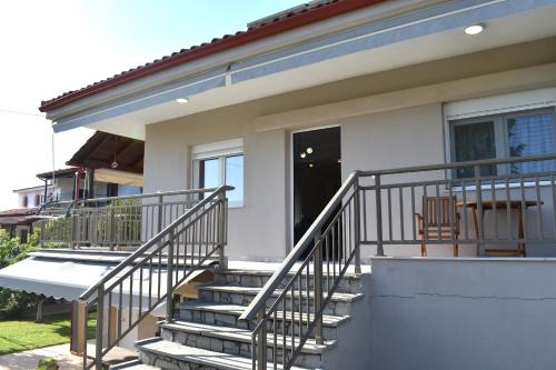 Nea Iraklia House | Holiday Home Close To The Sea