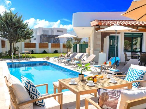 Paralia Kourna House | Holiday Home Eliomar Villa am Strand by Interhome