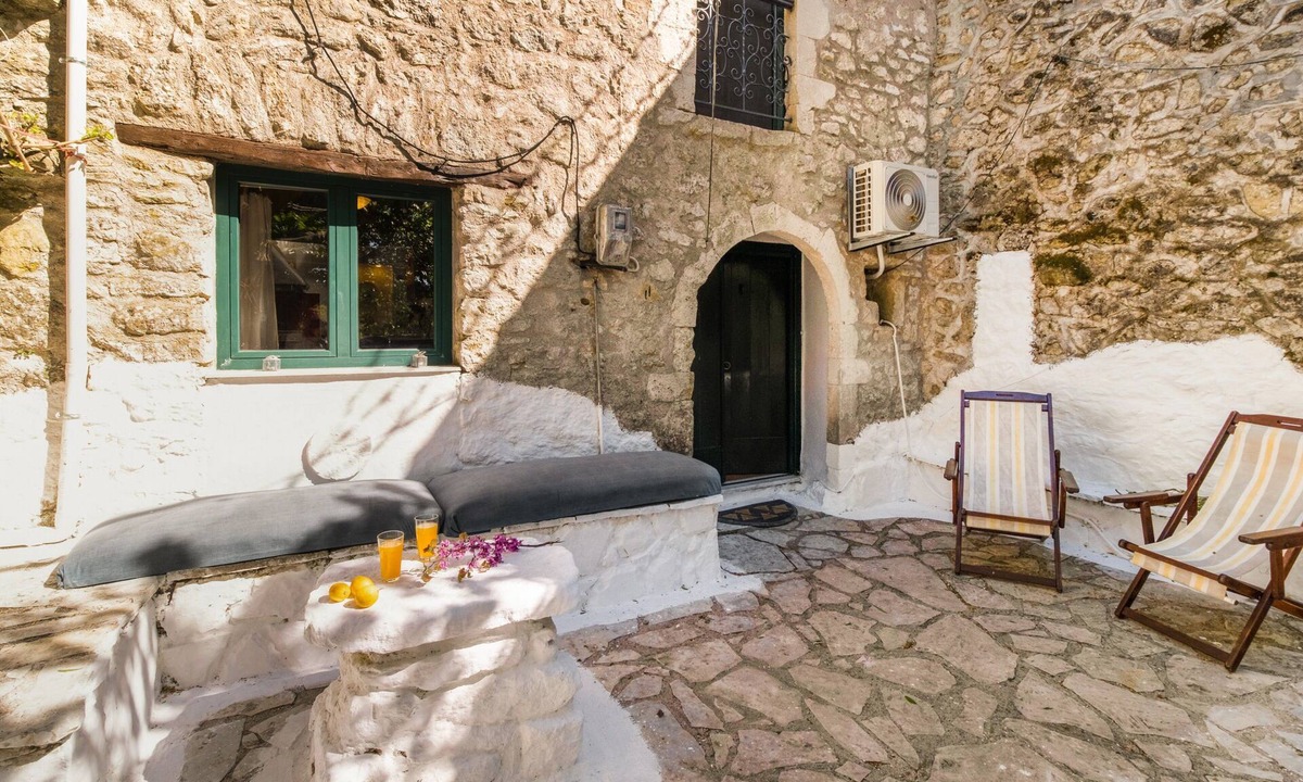 Alexandros House | Holiday Home "Ellen T" with Wi-Fi & A/C